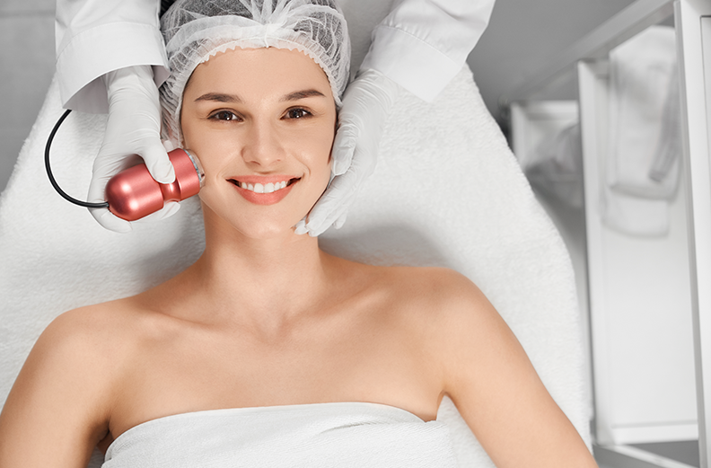 تقطيع الالياف لعلاج ندبات حب الشباب